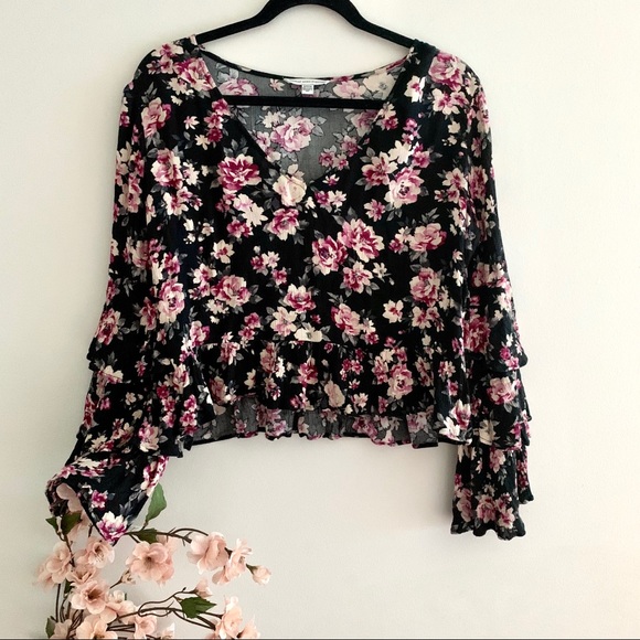 American Eagle Outfitters Tops - American Eagle floral ruffle sleeve and hem top